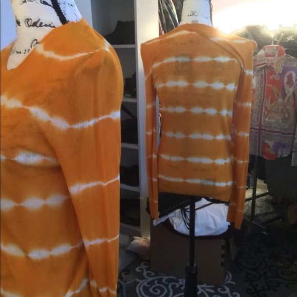 🚨Michael Kors Orange Knit Tie Dye Shirt M - Picture 3 of 5